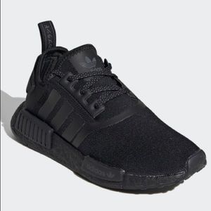 Adidas black NMD_R1 sneakers LIKE NEW sz 7/5.5